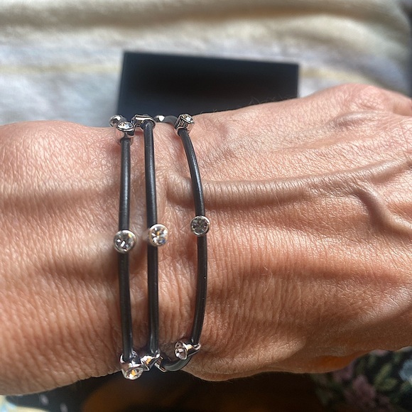 Jewelry - Elegant Black and Silver Bracelet